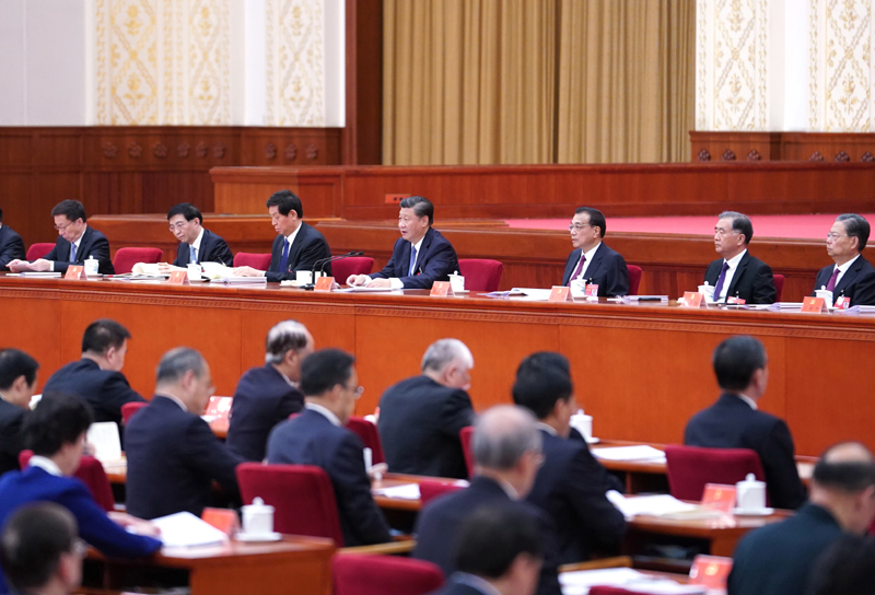 中國(guó)共產(chǎn)黨第十九屆中央委員會(huì)第五次全體會(huì)議，于2020年10月26日至29日在北京舉行。這是習(xí)近平、李克強(qiáng)、栗戰(zhàn)書(shū)、汪洋、王滬寧、趙樂(lè)際、韓正等在主席臺(tái)上。新華社記者 殷博古 攝